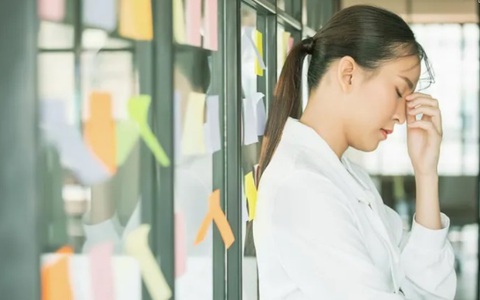 Giữa công việc và chồng, tôi không biết chọn bên nào?