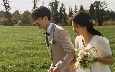 Tại sao ly hôn rồi vẫn có thể quay lại làm đám cưới với chính người cũ?