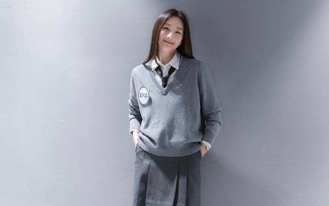 "Mẹ 1 con" Choi Ji Woo khoe nhan sắc lão hóa ngược với màn hóa "nữ sinh" ở tuổi U50
