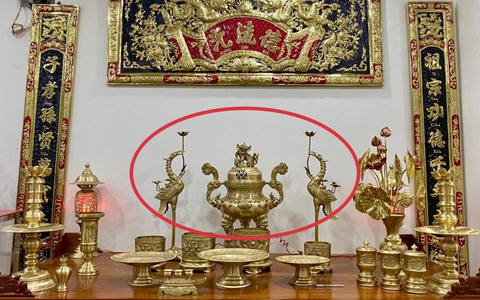 Tại sao bộ tam sự trên bàn thờ đôi hạc luôn phải đi cùng đỉnh thờ?