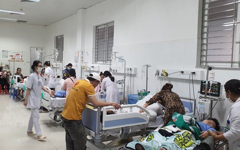 2 trường có gần 90 học sinh bị ngộ độc do cùng một cơ sở cung cấp thức ăn