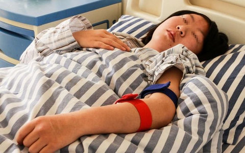 Xem nhẹ nốt ruồi ở nơi ít ai để ý, người phụ nữ hối không kịp vì ung thư đã di căn