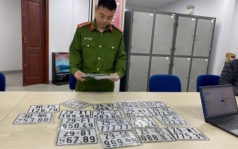Hà Nội: Phát hiện 3 cơ sở làm biển số xe giả