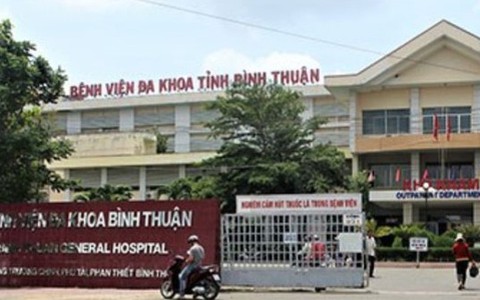 Một du khách nước ngoài rơi lầu tử vong ở khách sạn Phan Thiết
