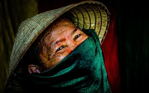 Nụ cười "tỏa nắng" của những người phụ nữ giữ chiếu cói Phú Tân mãi tươi màu
