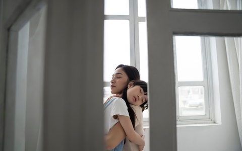 Đau lòng khi chính tôi là nguyên nhân khiến con bị ông bà nội chê trách