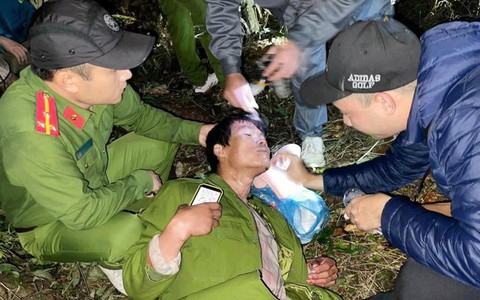 Xuyên đêm cứu phi công dù lượn sau 5 giờ gặp nạn