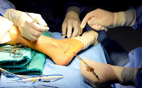 Người phụ nữ gãy xương khắp cơ thể vì căn bệnh cực hiếm gặp