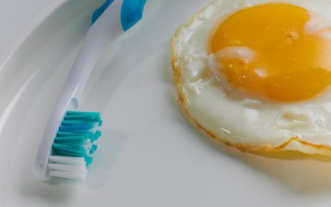 Nên đánh răng trước hay sau ăn sáng? Thói quen hàng ngày nhưng nhiều người vẫn làm sai