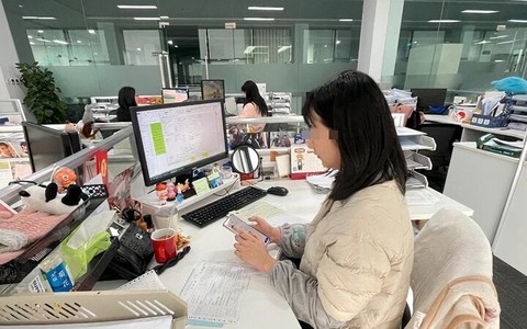 Công ty Trung Quốc phạt tiền, cấm nhân viên nhắn tin khi làm việc
