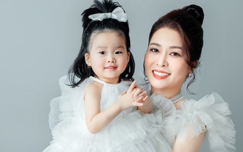 Trải nghiệm thú vị khi trở thành 'mẹ bỉm sữa' lần thứ hai ở tuổi 40