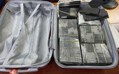Tình tiết bất ngờ trong vụ 1 triệu USD nhuộm đen bị bắt giữ tại sân bay Tân Sơn Nhất