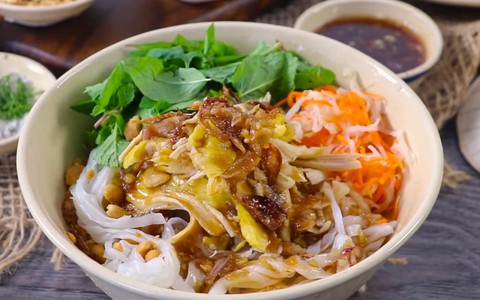 Mách bạn cách làm món phở trộn siêu đơn giản mà thơm ngon, chẳng lo tăng cân
