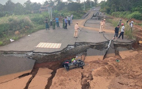 Lâm Đồng: Phát hiện thi thể người đàn ông dưới hố sâu trên đường tránh quốc lộ 20