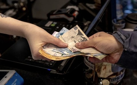 Argentina áp dụng liệu pháp sốc sau khi in quá nhiều tiền
