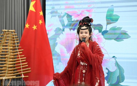 Nữ sinh phát biểu tại cuộc gặp gỡ nhân sĩ hữu nghị và thế hệ trẻ hai nước Việt Nam - Trung Quốc là ai?