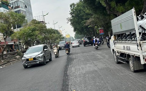 Vấn nạn đào đường tại Hà Nội: Rảnh cả năm, vội vàng tháng cuối