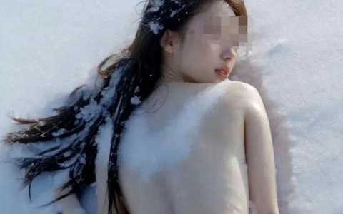 Thực hư hình ảnh nữ người mẫu chết lõa thể