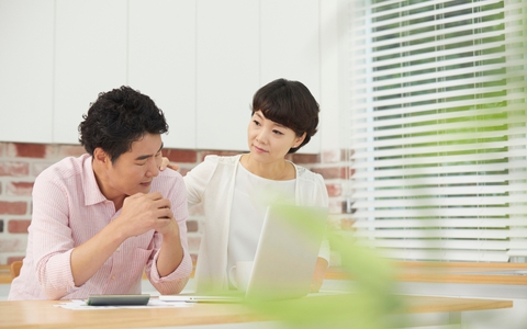 Cả nhà tôi ngã ngửa khi biết lý do anh trai thường về nhà ăn cơm