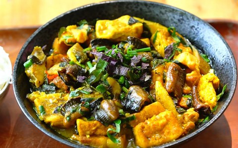 Chinh phục vị giác của chồng bằng món lươn om chuối đậu, ngon chuẩn vị Bắc