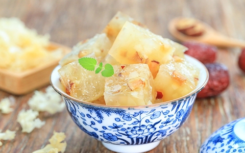 Làm bánh pha lê ăn vừa ngon miệng lại đẹp da giữ dáng, Tết đem đãi khách càng quý