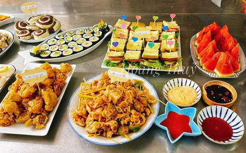 Được mẹ tự tay làm tiệc sinh nhật hoành tráng, con gái nhỏ thốt lên: "Hôm nay là ngày vui nhất của con"