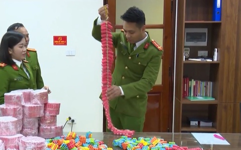 Hà Nội: Triệt phá ổ nhóm sản xuất pháo nổ ngay trong phòng ngủ