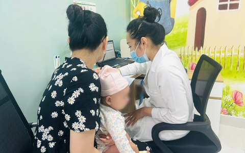 Tránh sai lầm trong giữ ấm cho trẻ