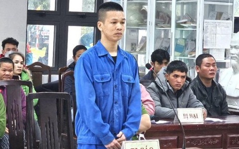 Ghen tuông, nam thanh niên chém người yêu cũ giữa chợ rồi tự tử