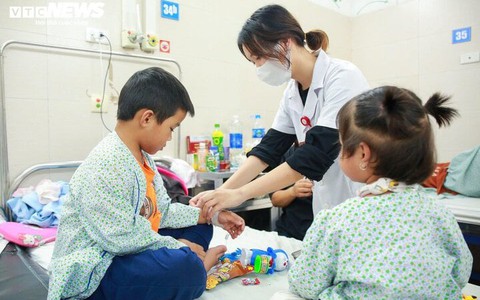 Trời rét đậm, nhiều trẻ nhập viện vì bệnh hô hấp