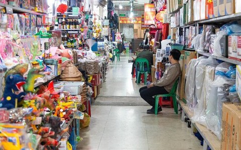 'Thiên đường mua sắm' vùng biên đìu hiu ngày cuối năm