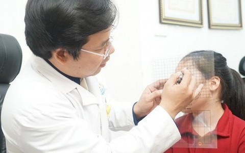 Cậu bé 13 tuổi: "Bạn bè gọi con là 'yêu quái', con không muốn đi học nữa…"