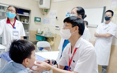Bất ngờ căn bệnh hành hạ cậu bé 8 tuổi suốt 5 năm, phát hiện ra đã 'ăn' lên nền sọ