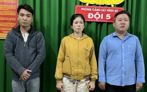 Đột kích 2 nhà hàng có hơn 150 nữ tiếp viên múa khỏa thân, phục vụ khách "tới bến"