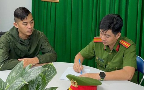 Bắt cơ trưởng hàng không điều hành đường dây 'đi khách' giá nghìn USD