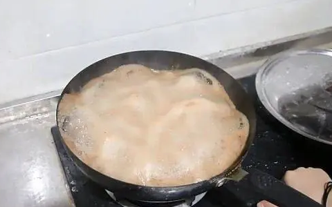 Đầu bếp nhà hàng mách: Nếu đáy nồi bị cháy thì hãy nhỏ một vài giọt này, nồi sẽ trông như mới ngay lập tức
