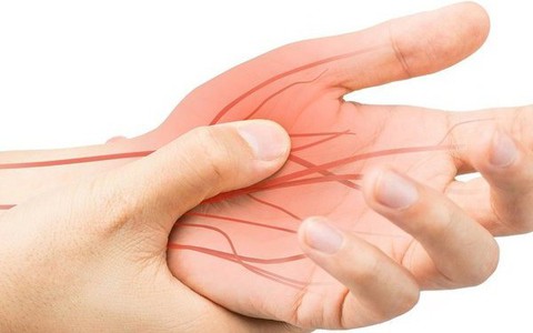 Khi mạch máu gặp vấn đề, tay và chân sẽ phát ra tín hiệu cảnh báo, nếu có cần đi khám sớm