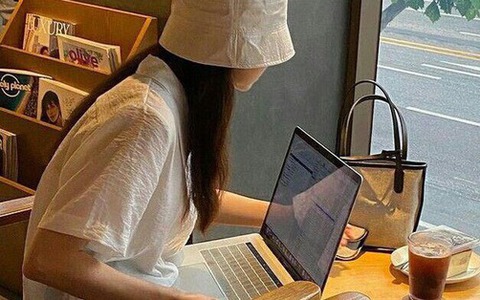 Lương thưởng giảm mạnh, tiêu thế nào để Tết vẫn vui?