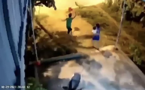 Khởi tố người đàn ông cầm chân con gái quăng ra đường ở Thanh Hoá