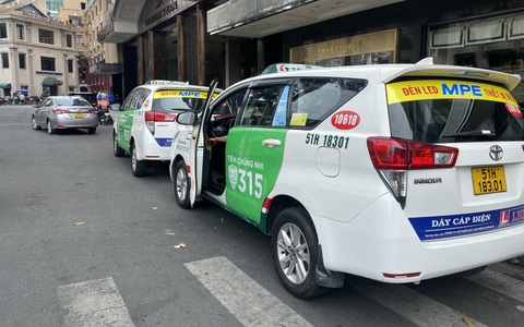 Vì sao chủ tịch HĐQT và tổng giám đốc taxi Vinasun cùng xin từ chức?