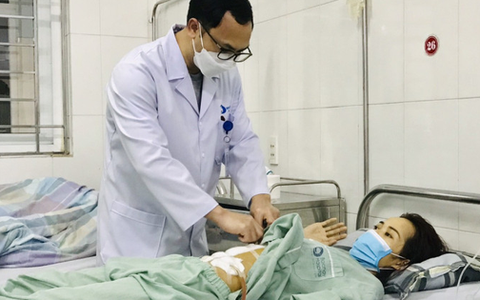Bụng to rất nhanh trong vòng 5 tháng, đi khám mới biết có khối u 6,5 kg