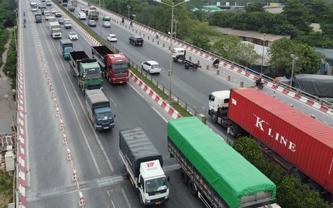 "Đóng" cầu Nhật Tân, Thanh Trì cùng lúc là gây khó cho giao thông, vận tải hàng hóa
