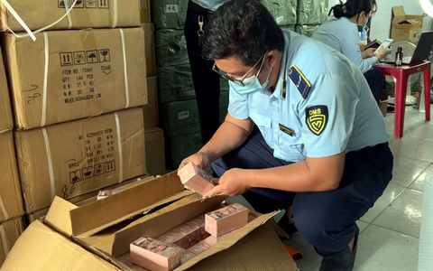 TP Hồ Chí Minh: Phát hiện kho chứa mỹ phẩm, nước hoa nhập lậu cực lớn