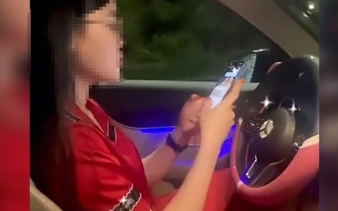 Xử phạt nữ tài xế Mercedes buông 2 tay, 'dán mắt' vào điện thoại để quay TikTok