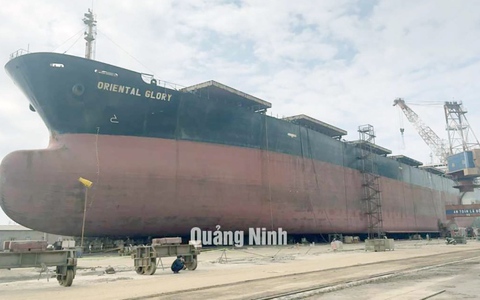 Quảng Ninh: Tàu biển phát nổ trong lúc sửa chữa, 8 công nhân bị thương