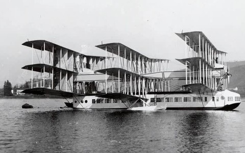 Chiếc máy bay 9 cánh kỳ dị này được thiết kế để băng qua Đại Tây Dương vào năm 1920