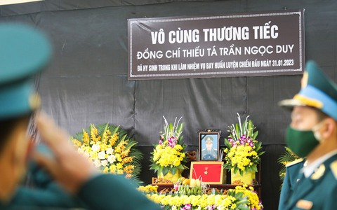 Cấp bằng "Tổ quốc ghi công" cho Thiếu tá phi công Trần Ngọc Duy