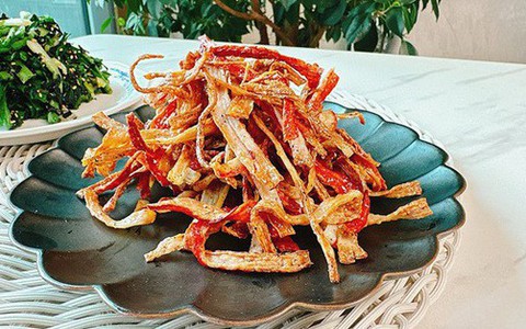Dùng thanh cua làm snack giòn thơm chỉ trong 4 bước, để cả tuần vẫn ngon như mới