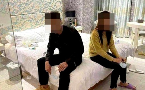 Vào khách sạn mua vui không ngờ gái gọi là vợ, cả hai bị cảnh sát bắt