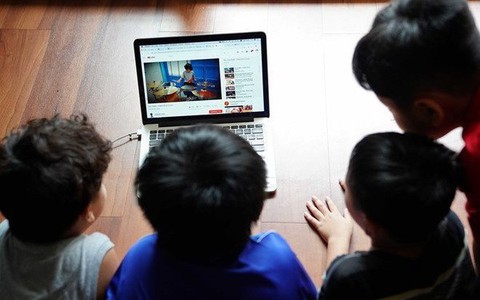 Cha mẹ cần xử lý thế nào khi phát hiện con truy cập web 'đen'?